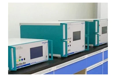 Forholdsregler for brug af IEC/EN 61000-4-5 overspændingsgenerator.